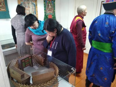 В Улан-Удэ открылась выставка предметов духовной и материальной культуры бурят из фондов Кяхтинского краеведческого музея.